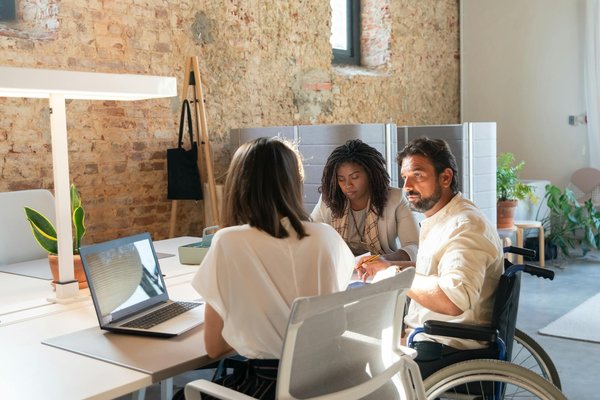 Comment les entreprises peuvent-elles utiliser les outils d'intelligence artificielle pour optimiser la gestion des talents ?