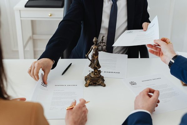 Quels sont les défis juridiques de la gestion des relations avec les investisseurs dans les start-ups?