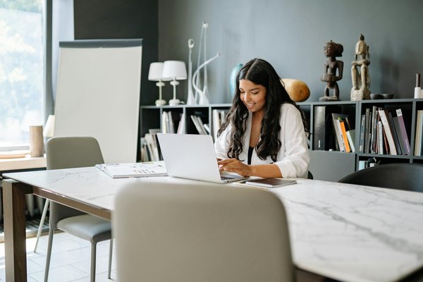 Comment les entreprises de produits bio peuvent-elles utiliser le marketing d'influence pour promouvoir leurs valeurs écologiques?